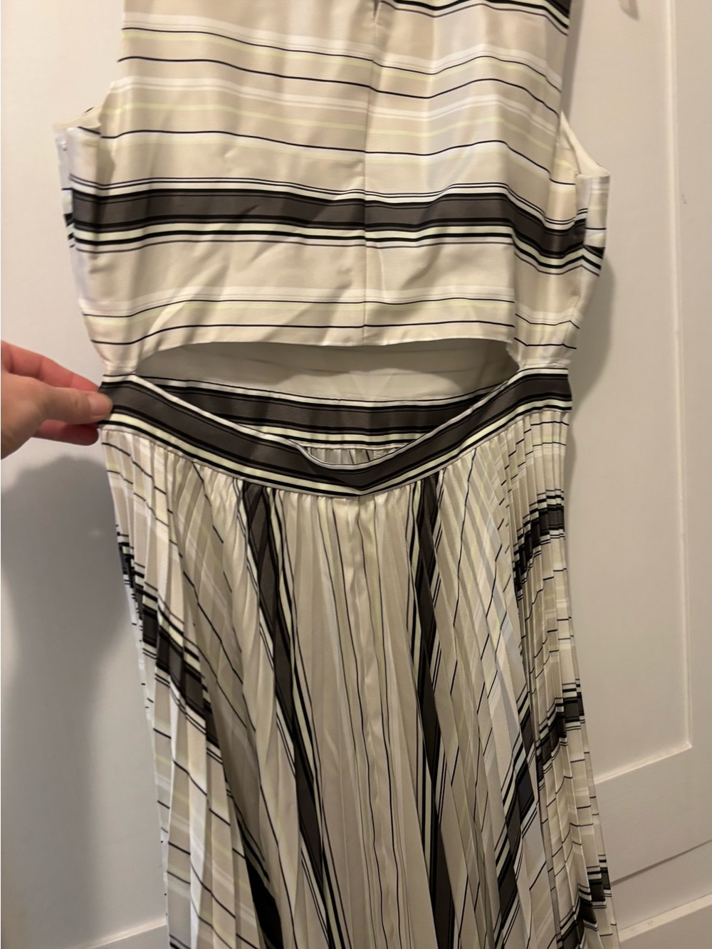 Banana Republic Striped Pleated Midi Dress in Cream and Black - Picture 6 of 8